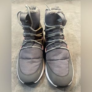 NWOT Puma Adela Womens Winter Boots Size 7.5 Gray